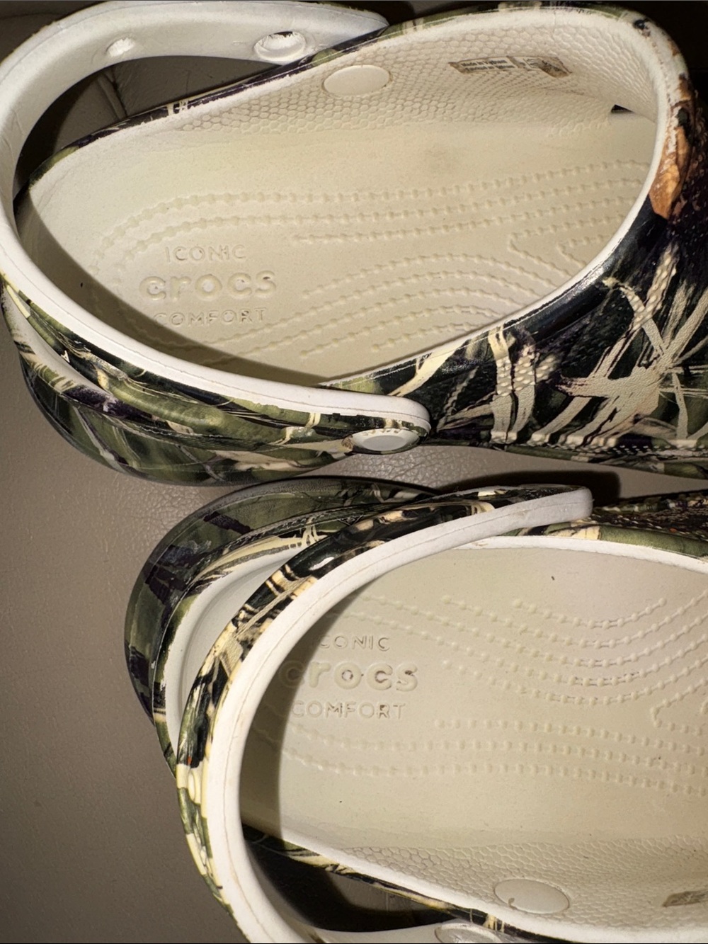 Crocs Camo Print Platform Slip-On Clogs with Strap - Picture 2 of 6